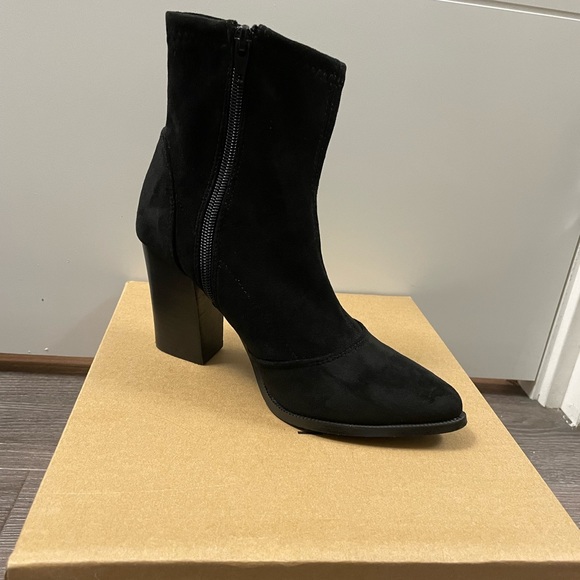 New Le Château women’s shoes. Size EUR 36 - Picture 4 of 5